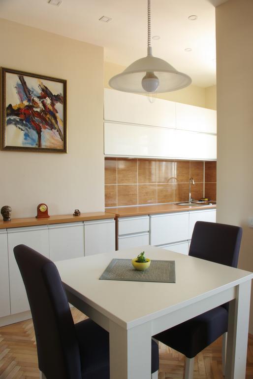 Square Studio Apartment Nis Bagian luar foto