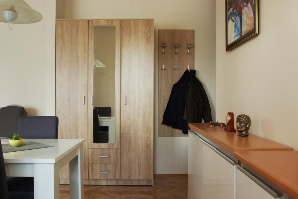 Square Studio Apartment Nis Bagian luar foto