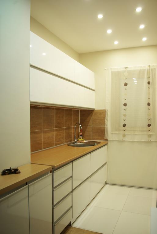 Square Studio Apartment Nis Bagian luar foto