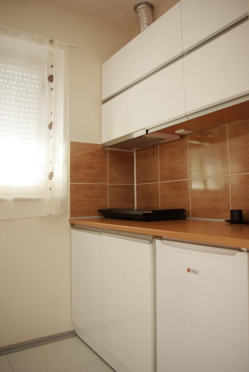 Square Studio Apartment Nis Bagian luar foto