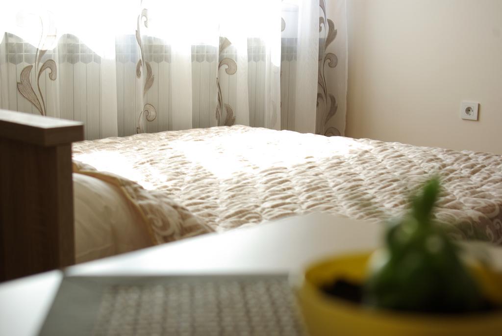 Square Studio Apartment Nis Bagian luar foto