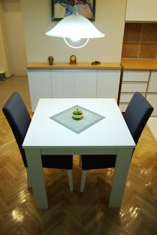 Square Studio Apartment Nis Bagian luar foto