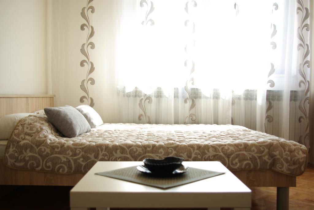 Square Studio Apartment Nis Bagian luar foto