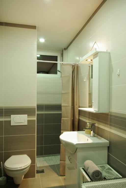 Square Studio Apartment Nis Bagian luar foto
