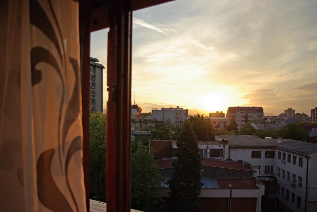 Square Studio Apartment Nis Bagian luar foto