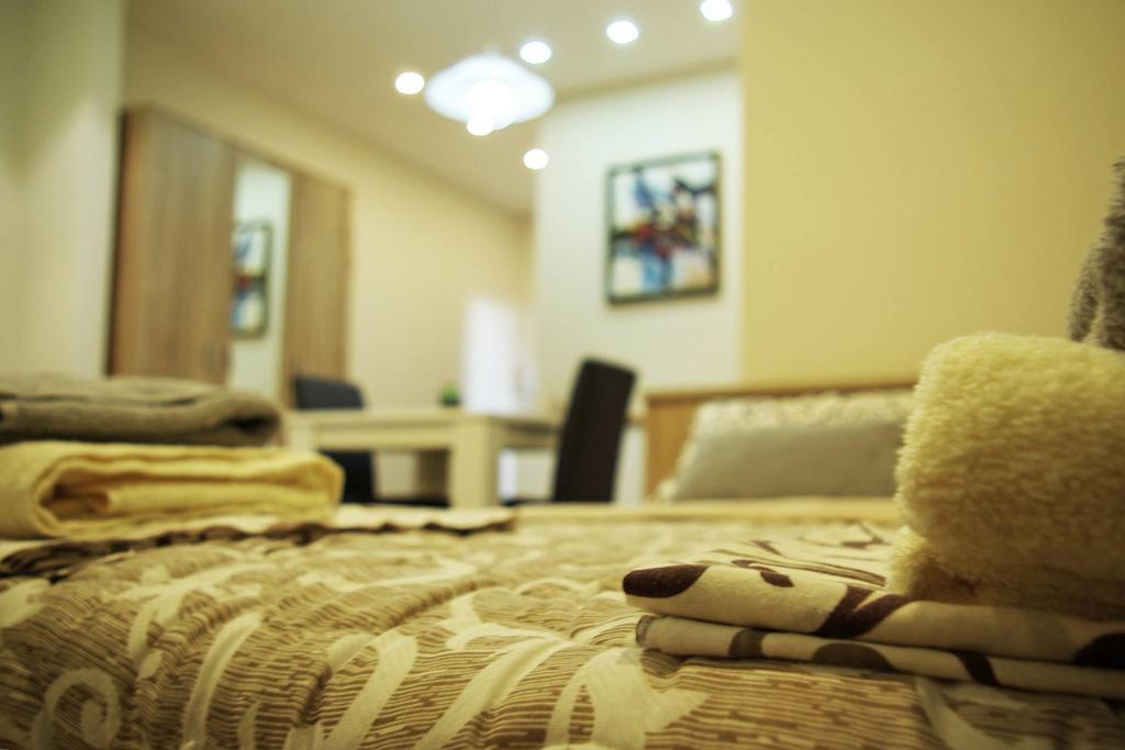Square Studio Apartment Nis Bagian luar foto